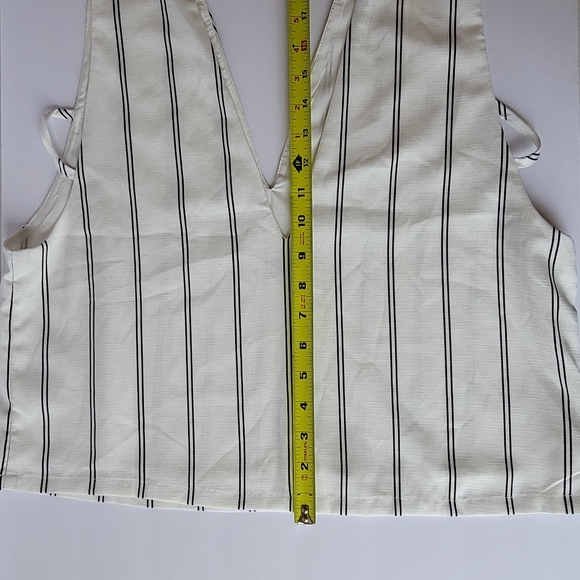 Tobi White Blouse Black Stripe Sleeveless 100% Pol - Picture 12 of 13